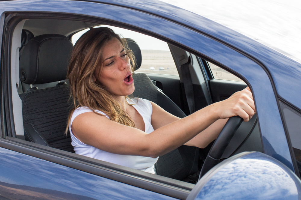 woman singing in traffic in malta